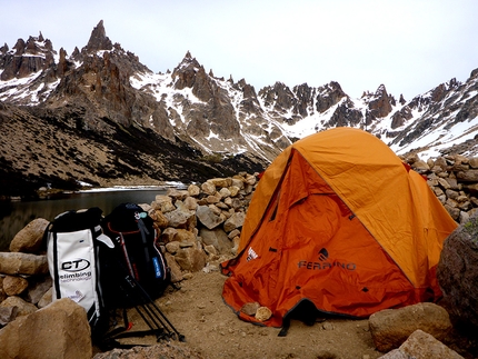 Alpinismo vagabondo, Patagonia, Giovanni Zaccaria, Alice Lazzaro - Alpinismo vagabondo: Campo Base al Refugio Frey
