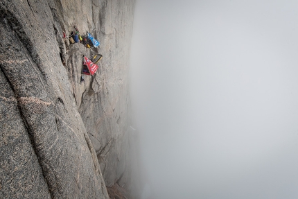 Mirror Wall, Groenlandia, Leo Houlding - Durante la prima salita di Reflections, (E6 6b, A3+, 1250m Leo Houlding, Joe Möhle, Matt Pickles, Matt Pycroft, Waldo Etherington, 2016) parete NO Mirror Wall, Groenlandia