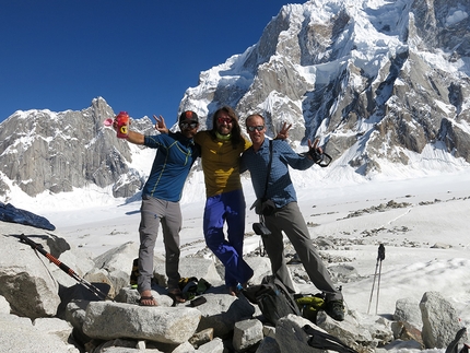 Thomas Huber - Scott Adamson, Thomas Huber and Kyle Dempster in 2015 on the Choktoi glacier