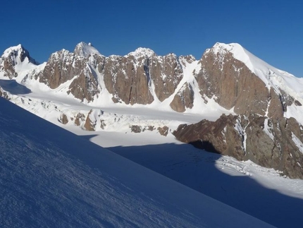 Kyrgyzstan, Peak Gronky, Alex Blümel, Max Reiss, Manuel Steiger, Lisi Steurer, Roman Weilguny, Michael Zwölfer - Pik Gronky (5080m) Kookshal Too, Kyrgyzstan