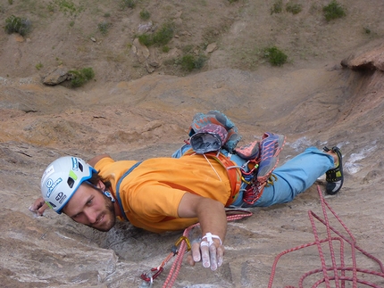 Alpinismo vagabondo, Patagonia, Giovanni Zaccaria, Alice Lazzaro - Alpinismo vagabondo: giorno 7 - per ultima scaliamo i quattro tiri del Sexto Elemento (6c+)