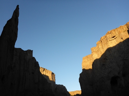 Alpinismo vagabondo, Patagonia, Giovanni Zaccaria, Alice Lazzaro - Alpinismo vagabondo: giorno 8 - la luce magica del canyon