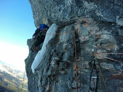 Eiger, Titanic, Tom Ballard, Marcin Tomaszewski - Durante l'apertura di 'Titanic', parete nord dell'Eiger (A3/M5/6b, 1800m, 7 giorni, 29/11/2016 - 06/12/2016 Tom Ballard, Marcin Tomaszewski)