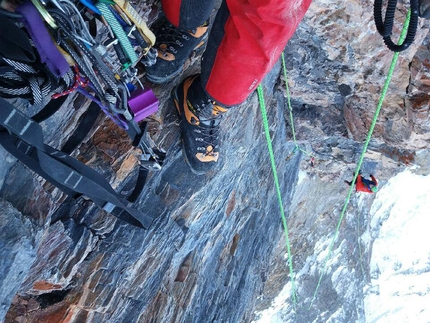 Eiger, Titanic, Tom Ballard, Marcin Tomaszewski - Durante l'apertura di 'Titanic', parete nord dell'Eiger (A3/M5/6b, 1800m, 7 giorni, 29/11/2016 - 06/12/2016 Tom Ballard, Marcin Tomaszewski)