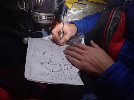 Eiger, Titanic, Tom Ballard, Marcin Tomaszewski - During the first ascent of 'Titanic', North Face of the Eiger (A3/M5/6b, 1800m, 7 days, 29/11/2016 - 06/12/2016 Tom Ballard, Marcin Tomaszewski)