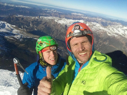 Eiger, Titanic, Tom Ballard, Marcin Tomaszewski - Tom Ballard e Marcin Tomaszewski in cima all'Eiger dopo la prima salita della loro nuova via 'Titanic', parete nord dell'Eiger (A3/M5/6b, 1800m, 7 giorni, 29/11/2016 - 06/12/2016)