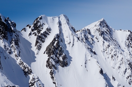 Dolomiti Georgiane, sci estremo, alpinismo, Wolfgang Hell, Aaron Durogati, Daniel Ladurner, Alessandro d’Emilia - Durante la spedizione 'The wild steep Chauki Dolomites - exploring- steep skiing- speedriding' nelle Dolomiti Georgiane