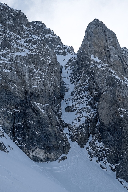 Georgia Dolomites, skiing, mountaineering, Wolfgang Hell, Aaron Durogati, Daniel Ladurner, Alessandro d’Emilia - The expedition 'The wild steep Chauki Dolomites - exploring- steep skiing- speedriding' in Georgia's Dolomites