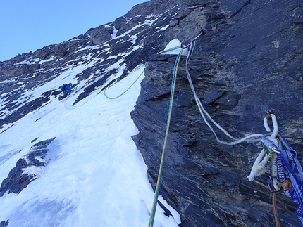 Eiger, Titanic, Tom Ballard, Marcin Tomaszewski - Durante l'apertura di 'Titanic', parete nord dell'Eiger (A3/M5/6b, 2000m, 7 giorni, 29/11/2016 - 06/12/2016 Tom Ballard, Marcin Tomaszewski)