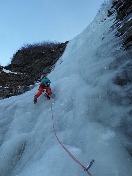 Hochbirghöhe, Vittorio Messini, Isidor Poppeller, Matthias Wurzer - During the first ascent of 'Mehr denn je Hintersee' (800m, M7+ WI6+, Vittorio Messini, Isidor Poppeller, Matthias Wurzer, 08/12/2016) Hochbirghöhe, High Tauern, Austria 