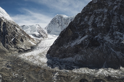 Gimmigela East, Hansjörg Auer, Alex Blümel, Nepal - Hansjörg Auer and Alex Blümel making the first ascent of the North Face of Gimmigela East (7005m), Nepal (8-10/11/2016)