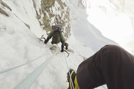 Gimmigela East, Hansjörg Auer, Alex Blümel, Nepal - Hansjörg Auer e Alex Blümel durante la prima salita della parete nord di Gimmigela East (7005m), Nepal (8-10/11/2016)