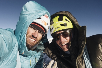 Gimmigela East, Hansjörg Auer, Alex Blümel, Nepal - Hansjörg Auer e Alex Blümel durante la prima salita della parete nord di Gimmigela East (7005m), Nepal (8-10/11/2016)