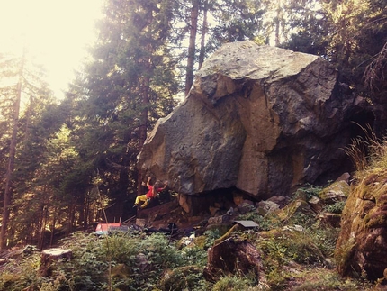 Rokaloka, the fantastic highball boulder problem in Valle di Daone. By Valdo Chilese