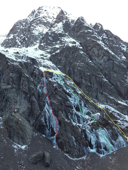 Valle di Trona, Val Gerola, Cristian Candiotto - Durante la salita di Vale (II/4+,5, 180m, Cristian Candiotto, Armando Ligari 18/12/2016), Valle di Trona