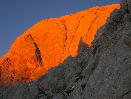 Primo sperone Ovest del Corno Piccolo (Gran Sasso) - La ovest della prima spalla: ultimo sole