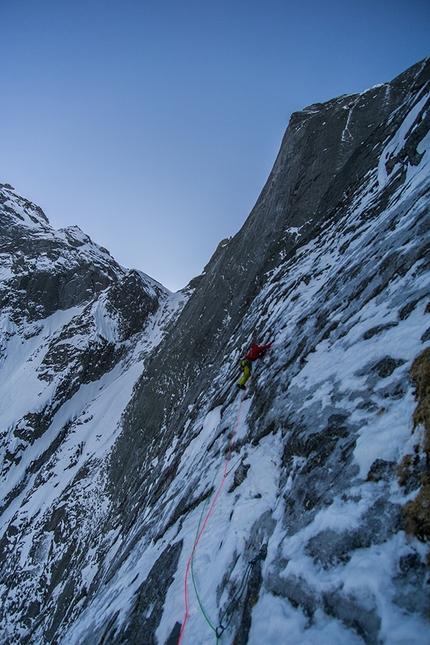 Pizzo Badile, Nordest supercombo, Marcel Schenk, David Hefti - During the first ascent of Nordest supercombo (800m, M7, R) up the NE Face of Pizzo Badile (Marcel Schenk, David Hefti 16/12/2016)