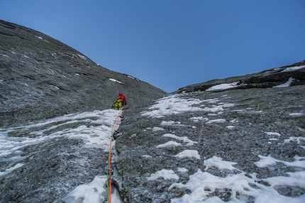 Pizzo Badile, Nordest supercombo, Marcel Schenk, David Hefti - During the first ascent of Nordest supercombo (800m, M7, R) up the NE Face of Pizzo Badile (Marcel Schenk, David Hefti 16/12/2016)