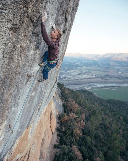 Jakob Schubert whisks up Joe Mama 9a+ at Oliana in Spain