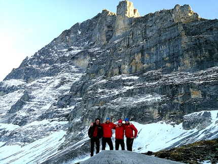 Eiger, Christian Casanova, Simone Corte Pause, Gino De Zolt, Alex Pivirotto - Christian Casanova, Simone Corte Pause, Gino De Zolt e Alex Pivirotto del Soccorso alpino Dolomiti Bellunesi sotto la  parete nord dell'Eiger