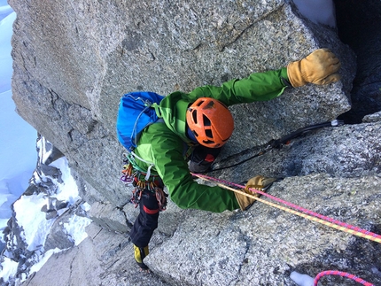 El Chico, Pyramide Du Tacul, Mont Blanc - Olivier Colay climbing El Chico, Pyramide Du Tacul, Mont Blanc