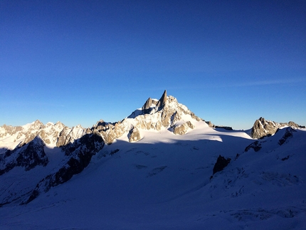 El Chico, Pyramide Du Tacul, Mont Blanc - Panorama from Pyramide Du Tacul onto Dent du Géan