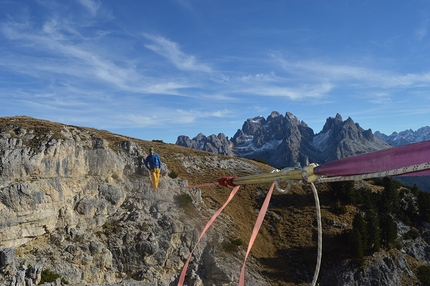 Highline, slackline, Marco Milanese - Marco Milanese in perfetto equilibrio su una highline nelle Dolomiti