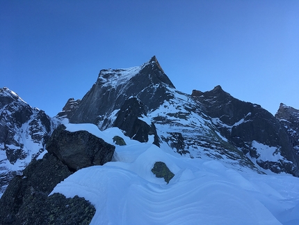 Via Cassin, Pizzo Badile, Luca Godenzi, Carlo Micheli - Luca Godenzi e Carlo Micheli durante la loro ripetizione invernale della Via Cassin, Pizzo Badile, il 30-31/12/2016