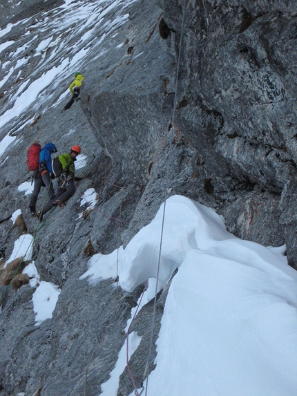 Via Cassin, Pizzo Badile, Luca Godenzi, Carlo Micheli - Luca Godenzi e Carlo Micheli durante la loro ripetizione invernale della Via Cassin, Pizzo Badile, il 30-31/12/2016