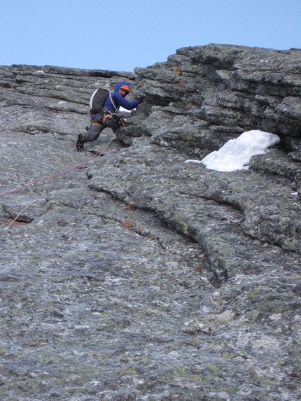 Via Cassin, Pizzo Badile, Luca Godenzi, Carlo Micheli - Luca Godenzi e Carlo Micheli durante la loro ripetizione invernale della Via Cassin, Pizzo Badile, il 30-31/12/2016