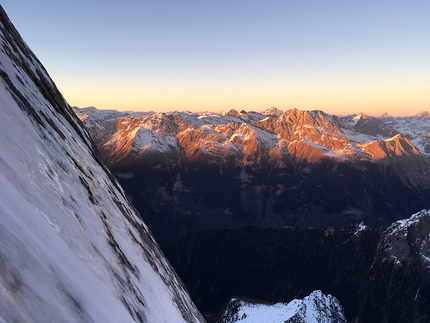 Via Cassin, Pizzo Badile, Luca Godenzi, Carlo Micheli - Luca Godenzi e Carlo Micheli durante la loro ripetizione invernale della Via Cassin, Pizzo Badile, il 30-31/12/2016