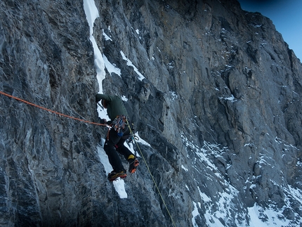 Eiger, Metanoia, Jeff Lowe, Thomas Huber, Stephan Siegrist, Roger Schaeli - Eiger Metanoia: Thomas Huber affronta la prima ripida parete dopo il nevaio