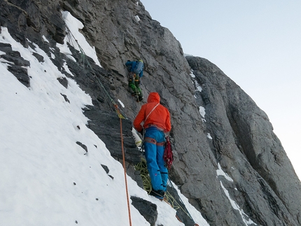 Eiger, Metanoia, Jeff Lowe, Thomas Huber, Stephan Siegrist, Roger Schaeli - Eiger Metanoia: Stephan Siegrist belays Roger Schäli below the second ice field