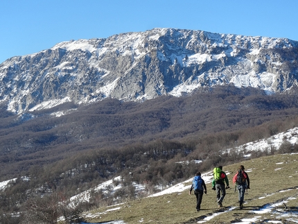 Cascata delle Ciavole, La Delicata, Serra delle Ciavole, Pollino, Cristiano Iurisci, Fabio Minerba, Nino Gagliardi, Mimmo Ippolito - La Serra delle Ciavole, a sinistra la parete ENE a destra la NNE