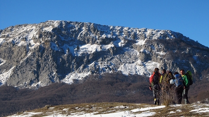 Cascata delle Ciavole, La Delicata, Serra delle Ciavole, Pollino, Cristiano Iurisci, Fabio Minerba, Nino Gagliardi, Mimmo Ippolito - Cascata delle Ciavole (La Delicata), Serra delle Ciavole: discussioni sulle condizioni della casata . Sullo sfondo la Parete NE delle Serra delle Ciavole