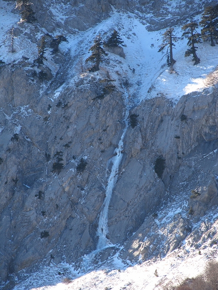 Cascata delle Ciavole, La Delicata, Serra delle Ciavole, Pollino, Cristiano Iurisci, Fabio Minerba, Nino Gagliardi, Mimmo Ippolito - Cascata delle Ciavole (La Delicata), Serra delle Ciavole: l'elegante colata della Cascata delle Ciavole