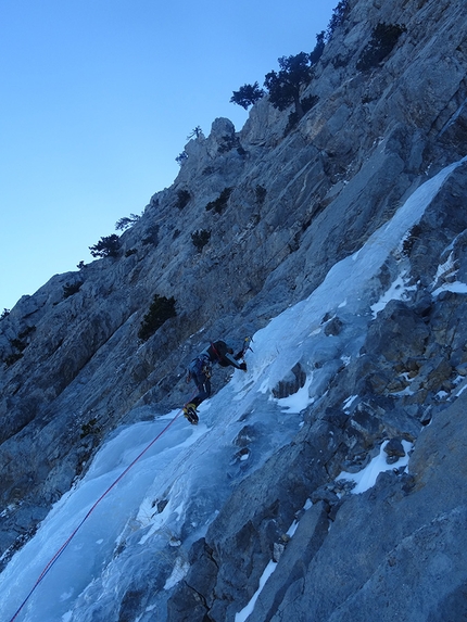 Cascata delle Ciavole, La Delicata, Serra delle Ciavole, Pollino, Cristiano Iurisci, Fabio Minerba, Nino Gagliardi, Mimmo Ippolito - Cascata delle Ciavole (La Delicata), Serra delle Ciavole: Cristiano Iurisci, primi metri L1