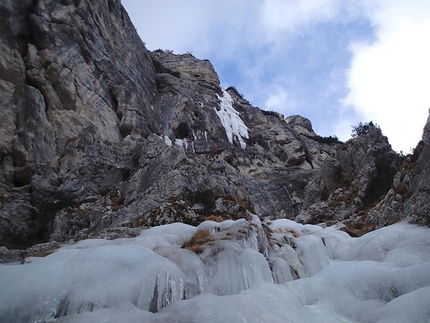 La Bruixa, Val Zemola, Dolomites, Santiago Padrós, Luca Vallata - La Bruixa (WI6, M6, 75m, Santiago Padrós, Luca Vallata 05/01/2017), Val Zemola, Dolomites