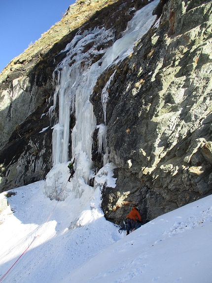 Val Clavalitè, Valle d'Aosta, Dica 66, Elio Bonfanti, Claudio Casalegno, Enrico Pessiva - Dica 66 in Val Clavalitè (Valle d'Aosta).