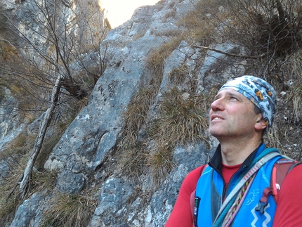 Via Gogna - Cerruti, Pale di San Lucano, Dolomiti, Luciano Alessandro, Claudio Moretto, Beppe Tararan, Denis Tonello - Durante la prima invernale della Via Gogna - Cerruti alla Seconda Pala di San Lucano: in contemplazione dell'Agner