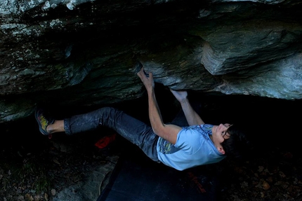 Climbing video: Pietro Biagini bouldering at Varazze