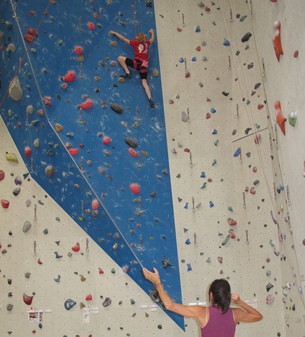 conTatto Verticale, arrampicata per non vedenti - Giulio Poggioli arrampica King Rock di Verona