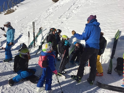 Progetto Icaro 2017 - Durante la prima tappa del Progetto Icaro il 29/12/2016 ad Alagna, per sensibilizzare i giovani sull’attività dello sci freeride fuori pista e sulla sicurezza in montagna.