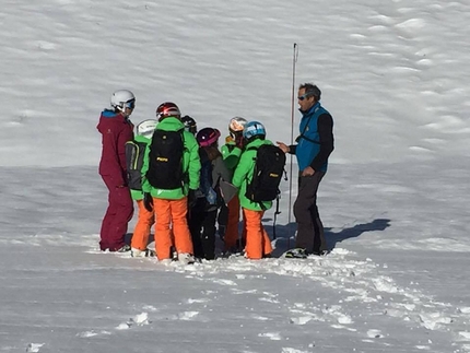 Progetto Icaro 2017 - Durante la prima tappa del Progetto Icaro il 29/12/2016 ad Alagna, per sensibilizzare i giovani sull’attività dello sci freeride fuori pista e sulla sicurezza in montagna.