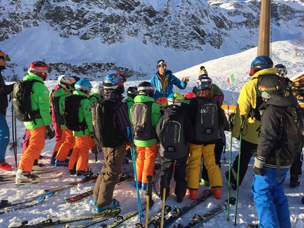 Progetto Icaro 2017 - Durante la prima tappa del Progetto Icaro il 29/12/2016 ad Alagna, per sensibilizzare i giovani sull’attività dello sci freeride fuori pista e sulla sicurezza in montagna.