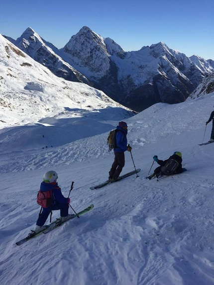 Progetto Icaro 2017 - Durante la prima tappa del Progetto Icaro il 29/12/2016 ad Alagna, per sensibilizzare i giovani sull’attività dello sci freeride fuori pista e sulla sicurezza in montagna.