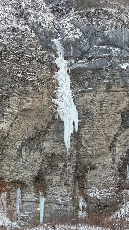 Cascata della Pissa, Dolomites, Luca Vallata, Santiago Padrós - La Pissa at Termine di Cadore: Santiago Padrós and Luca Vallata climbing the last pitch