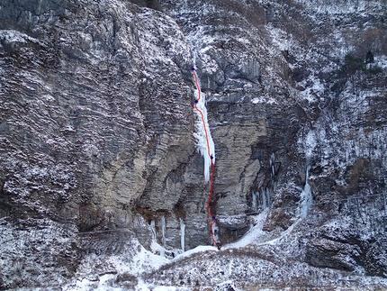 Cascata della Pissa, Dolomiti, Luca Vallata, Santiago Padrós - La Pissa a Termine di Cadore (WI6, M9?, 105m, Santiago Padrós, Luca Vallata, 14/01/2017