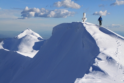 Scialpinismo, sci ripido, Freeride, Appennino Tosco-Emiliano - Monte Giovo 1991m: sulla Croce, verso il tramonto in una giornata di luce fantastica