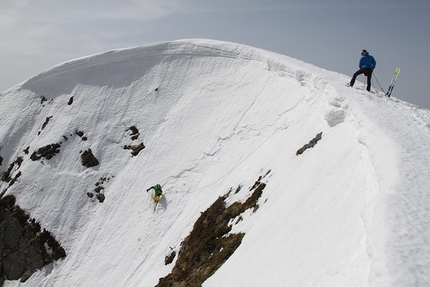 Scialpinismo, sci ripido, Freeride, Appennino Tosco-Emiliano - Monte Prado 2054m: ingresso impegnativo nel Canale della Clessidra, 